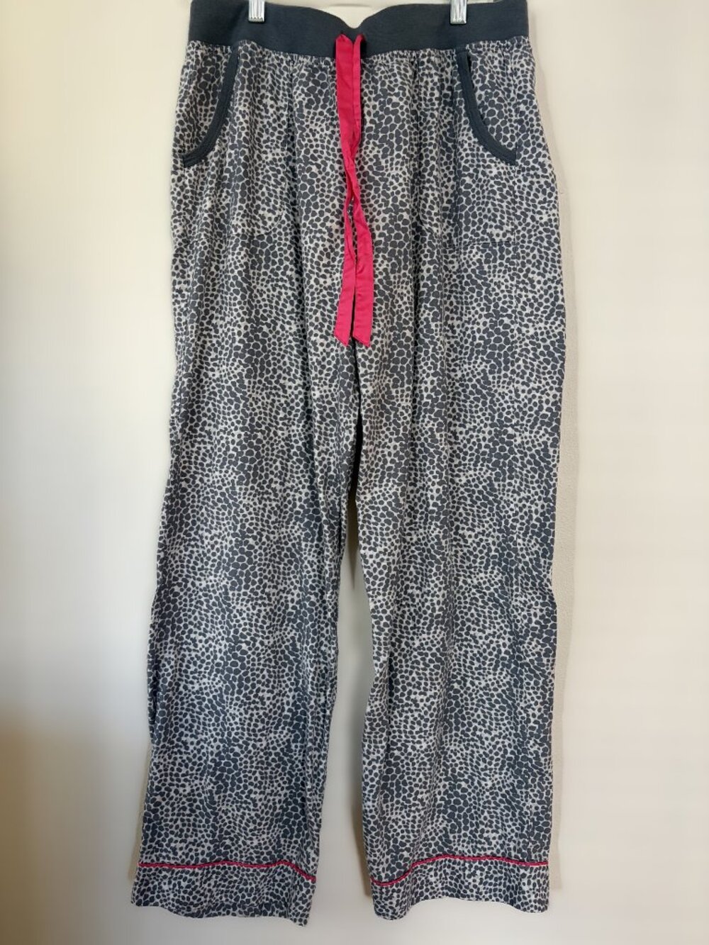 Victoria’s Secret Leopard Flannel Pajama Pants Women’s M Gray White Pink